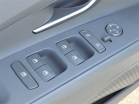 Certified 2024 Hyundai Elantra SEL image 17