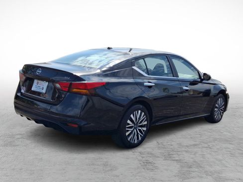 Used 2024 Nissan Altima 2.5 SV FWD image 5