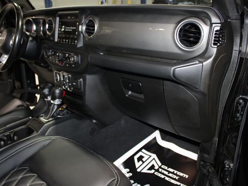 Used 2022 Jeep Gladiator Overland image 21
