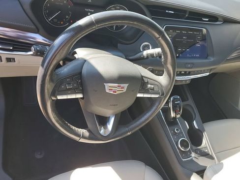 Certified 2022 Cadillac XT4 Luxury w/ Cold Weather Package AWD/4WD image 13