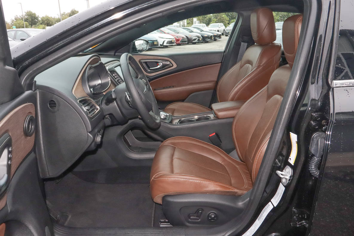 Used 2016 Chrysler 200 C w/ Premium Group FWD image 7