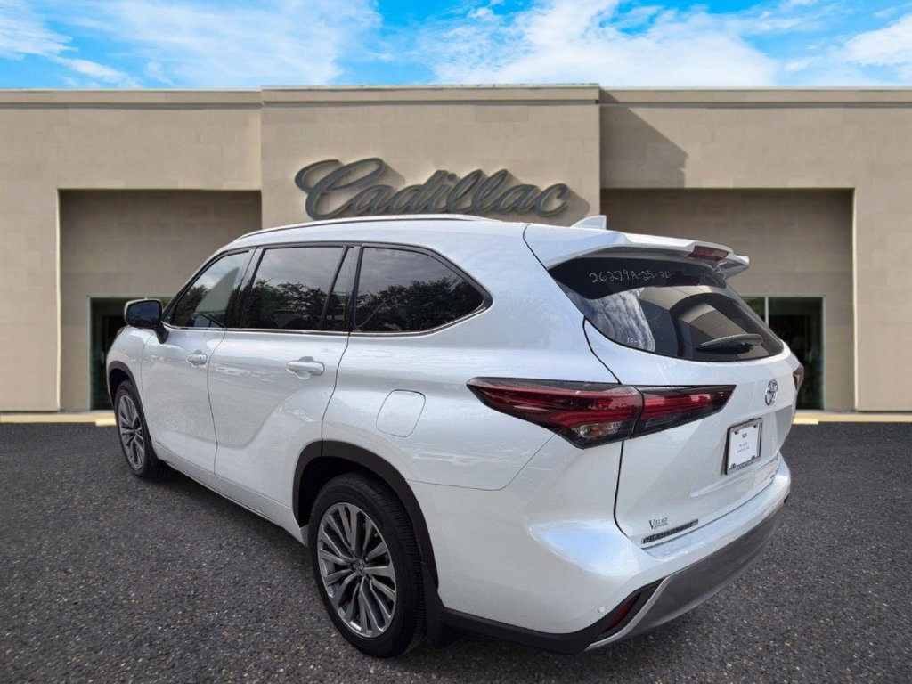 Used 2025 Toyota Highlander Limited AWD/4WD image 5
