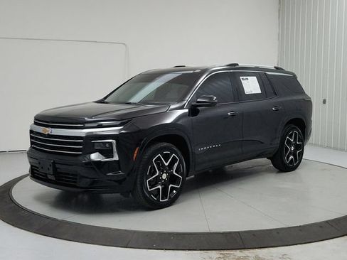 Used 2026 Chevrolet Traverse High Country FWD image 3