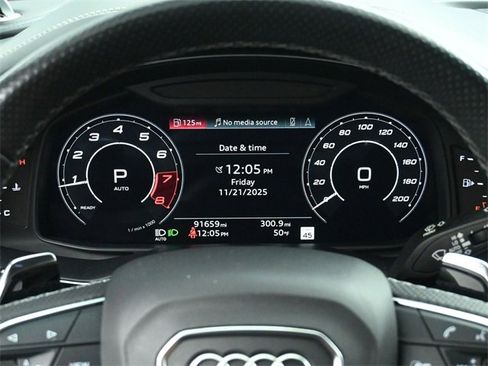 Used 2022 Audi RS Q8 w/ Luxury Package image 24