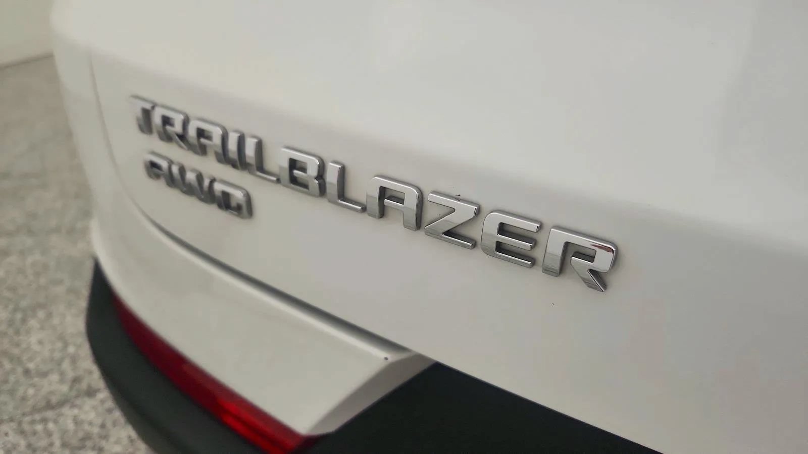 Used 2025 Chevrolet TrailBlazer LT AWD/4WD image 35