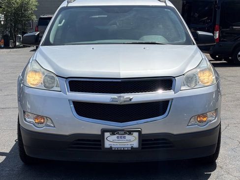 Used 2010 Chevrolet Traverse LS FWD image 3