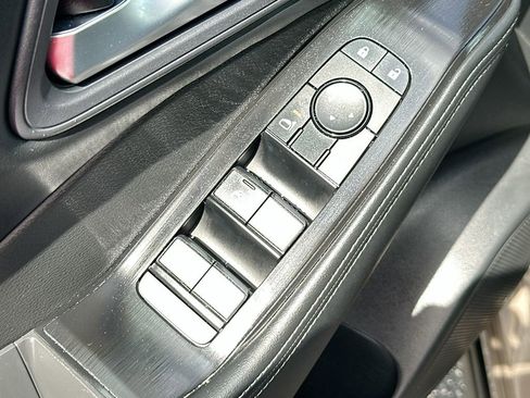 Used 2025 Nissan Rogue SV image 18