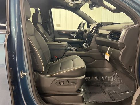 New 2026 GMC Yukon XL Elevation image 9