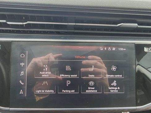 Used 2019 Audi Q8 Premium Plus w/ Premium Plus AWD/4WD image 23
