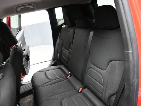 Used 2020 Jeep Renegade Latitude FWD image 21