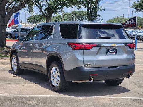 Used 2023 Chevrolet Traverse LS w/ Safety Package FWD image 5