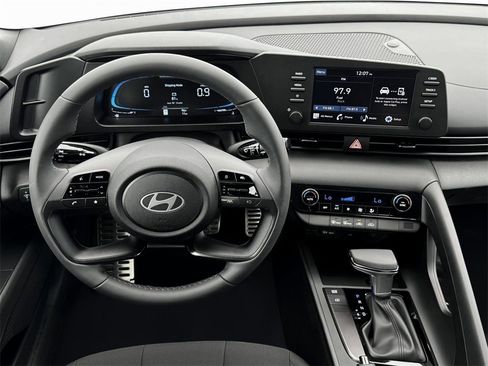 New 2025 Hyundai Elantra Sport image 17