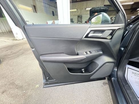 New 2025 Mitsubishi Outlander SE image 13