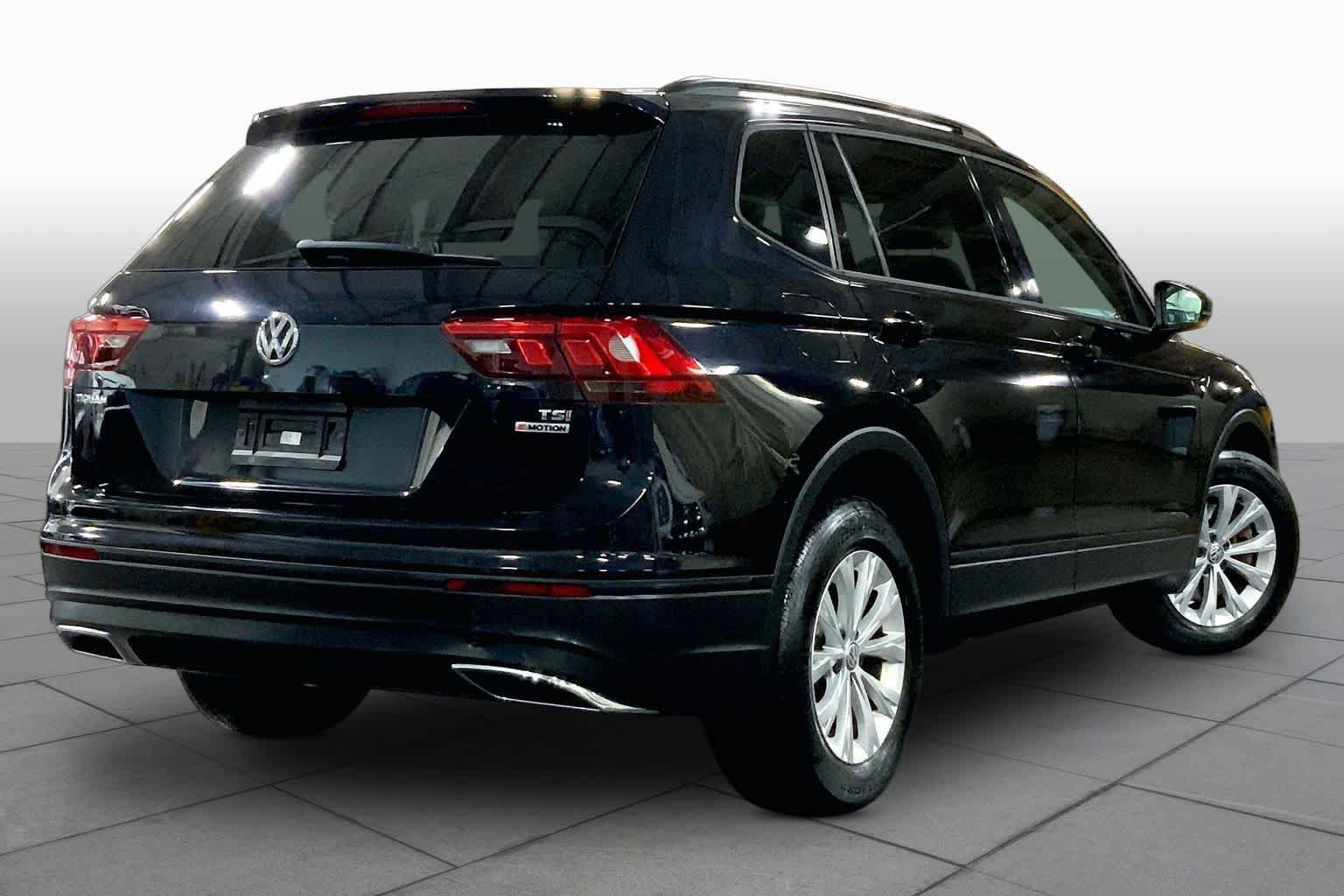 Used 2018 Volkswagen Tiguan S w/ 3rd Row Seat Package AWD/4WD image 13
