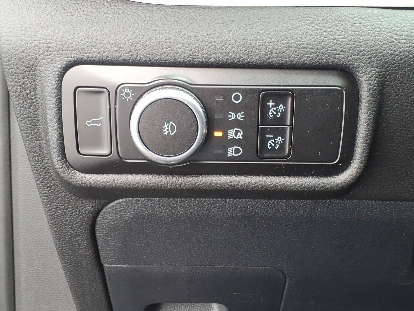 Used 2023 Ford Explorer XLT w/ Equipment Group 202A AWD/4WD image 18