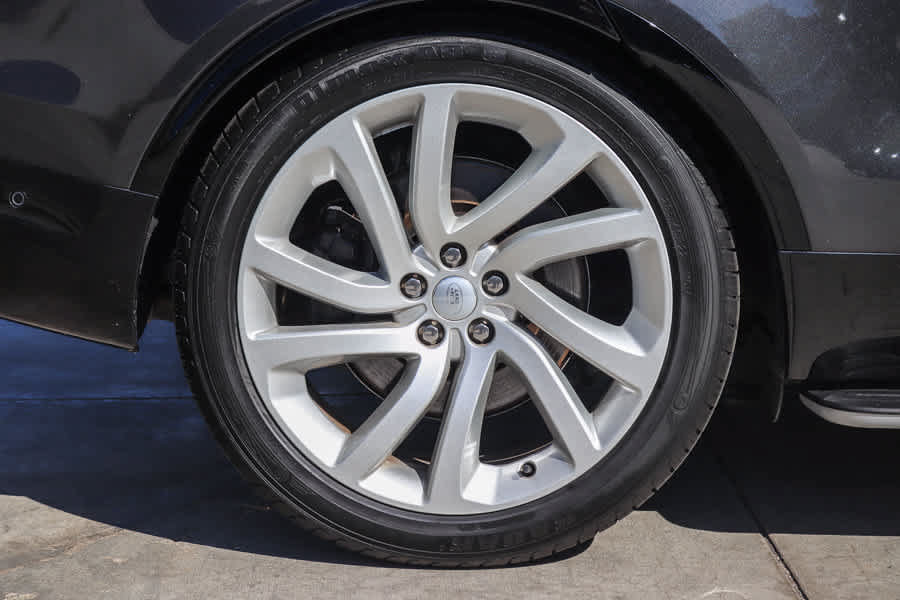 Used 2023 Land Rover Discovery Metropolitan Edition AWD/4WD image 7