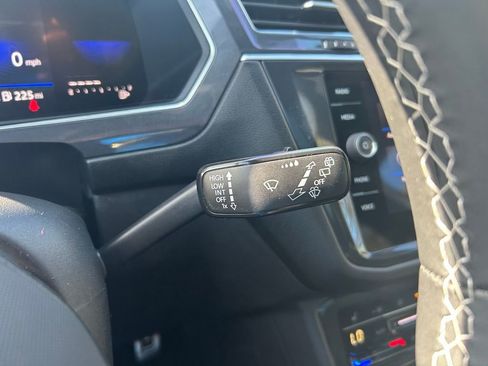 Used 2023 Volkswagen Tiguan SE R-Line image 23