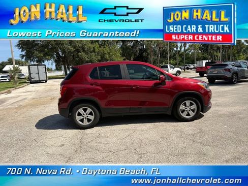 Used 2021 Chevrolet Trax LS w/ Tint and Cruise Package FWD image 11