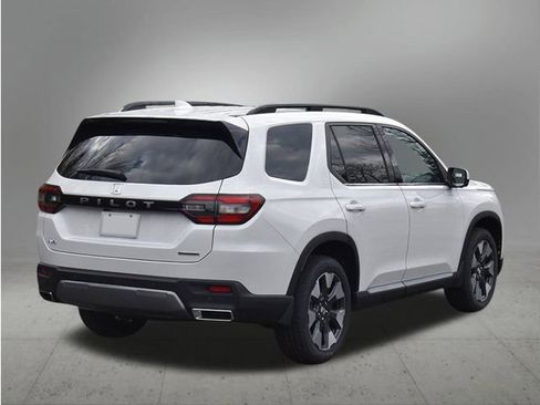 New 2026 Honda Pilot Touring image 5
