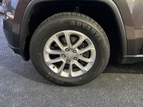 Used 2021 Jeep Grand Cherokee Laredo image 10