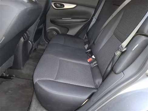 Used 2021 Nissan Rogue Sport S image 11