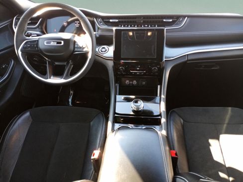 Used 2023 Jeep Grand Cherokee Altitude image 9