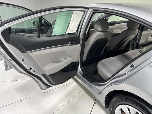 Used 2020 Hyundai Elantra SE FWD image 22