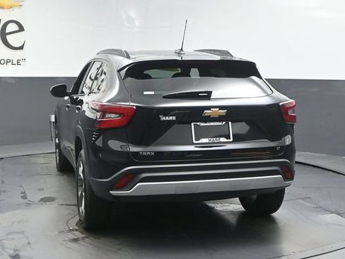 Used 2025 Chevrolet Trax LT FWD image 35