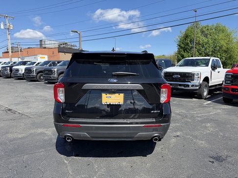 Certified 2021 Ford Explorer XLT w/ Equipment Group 202A AWD/4WD image 6