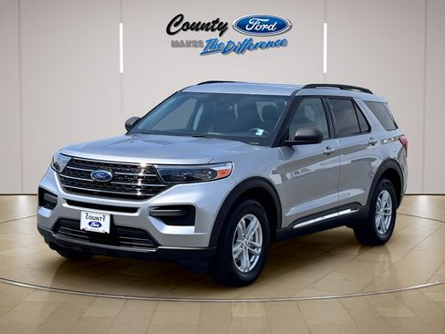 Used 2023 Ford Explorer XLT w/ Class IV Trailer Tow Package AWD/4WD image 2