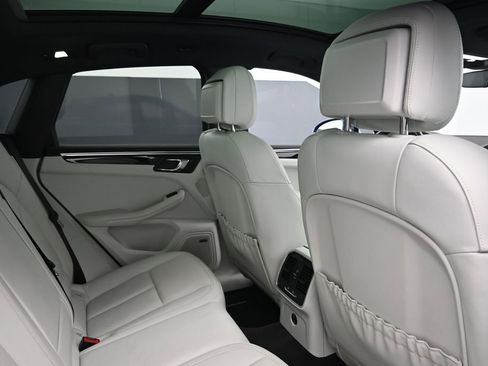 Certified 2024 Porsche Macan AWD/4WD image 7