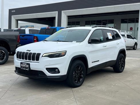 Certified 2023 Jeep Cherokee Altitude Lux image 2