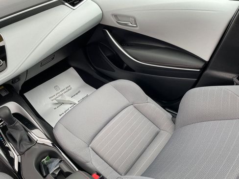 Certified 2025 Toyota Corolla SE image 15