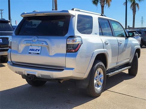 Used 2021 Toyota 4Runner SR5 Premium image 4