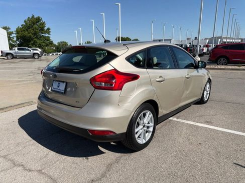 Used 2018 Ford Focus SE FWD image 3