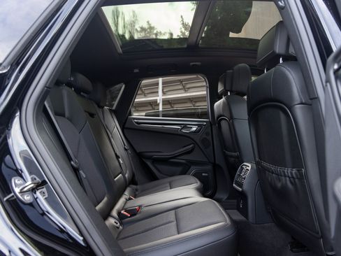 Certified 2025 Porsche Macan image 47