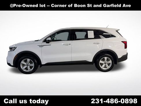 Used 2022 Kia Sorento LX AWD/4WD image 2