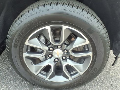 Used 2023 Chevrolet Silverado 1500 LT AWD/4WD image 17
