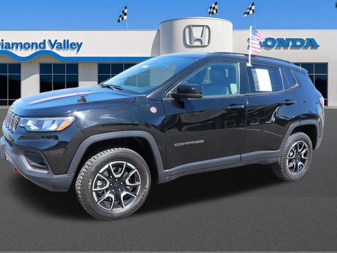 Used 2024 Jeep Compass Trailhawk AWD/4WD image 3