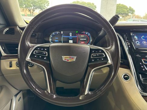 Used 2017 Cadillac Escalade ESV Luxury image 10