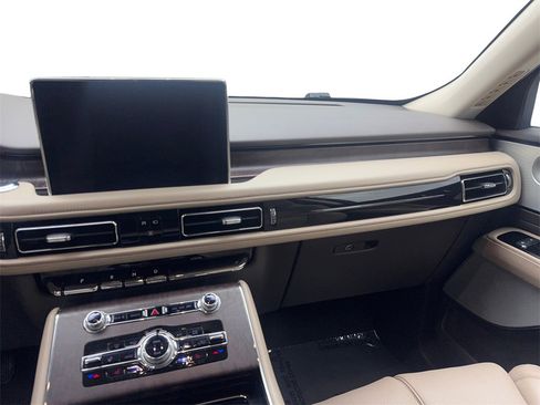 Used 2022 Lincoln Aviator Reserve w/ Equipment Group 201A image 57
