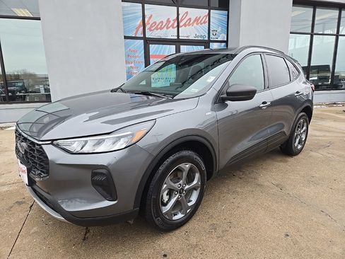 Used 2025 Ford Escape ST-Line image 2