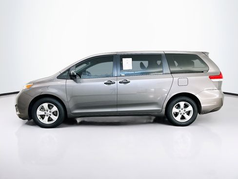 Used 2011 Toyota Sienna FWD image 4