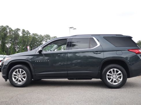 Used 2021 Chevrolet Traverse LT FWD image 2