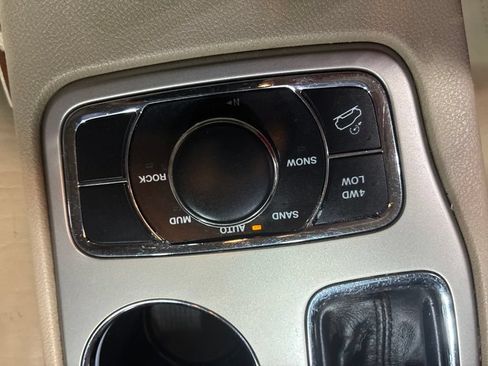 Used 2016 Jeep Grand Cherokee Limited AWD/4WD image 19