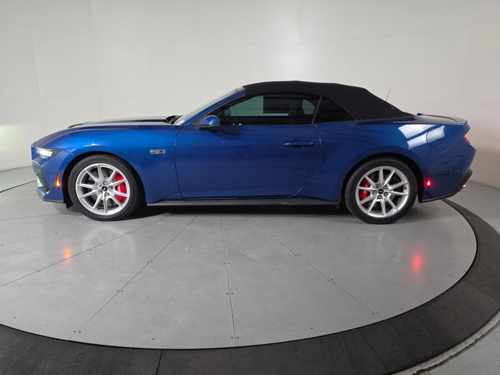 Used 2024 Ford Mustang GT Premium RWD image 2