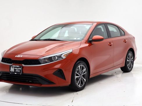 Used 2023 Kia Forte LXS image 2