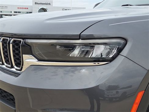 Used 2022 Jeep Grand Cherokee L Limited image 4