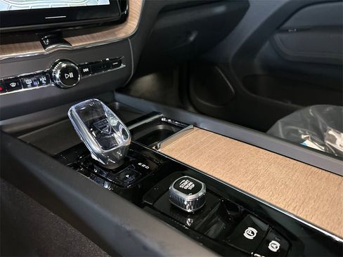 New 2026 Volvo XC60 B5 Plus w/ Protection Package Premier image 19