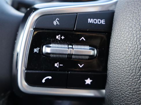 Certified 2025 Kia Sorento S image 17